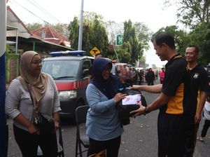 Antusiasme Warga Manfaatkan Layanan Polres Probolinggo Kota di Alun-alun