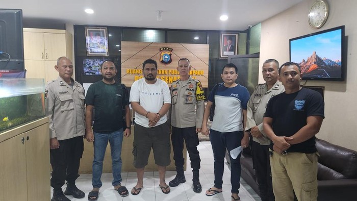 Pelaku Yudhi Wibowo saat diamankan petugas kepolisian. (Dok. Polda Sumut)