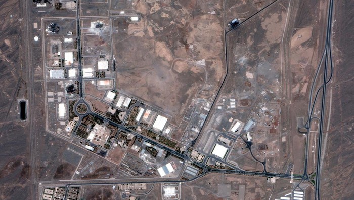 Satellite image shows a close up of a crater over the underground facility of Natanz Enrichment Facility, after it was hit by U.S. airstrikes, near Natanz, Iran, June 22, 2025. Maxar Technologies/Handout via REUTERS    THIS IMAGE HAS BEEN SUPPLIED BY A THIRD PARTY. NO RESALES. NO ARCHIVES. MANDATORY CREDIT. MUST NOT OBSCURE LOGO.