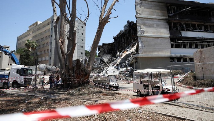 A building at the campus of the Weizmann Institute of Science remains damaged following an Iranian missile strike on Sunday, in Rehovot, Israel June 19, 2025. REUTERS/Violeta Santos Moura