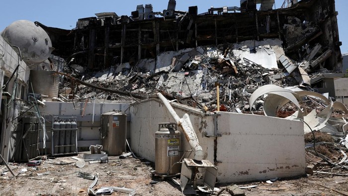 A building at the campus of the Weizmann Institute of Science remains damaged following an Iranian missile strike on Sunday, in Rehovot, Israel June 19, 2025. REUTERS/Violeta Santos Moura