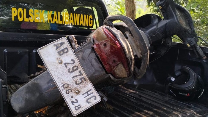 Sepeda motor yang ditemukan di selokan sekitar penemuan jasad ABG di Kalibawang, Kulon Progo, Senin (23/6/2025).