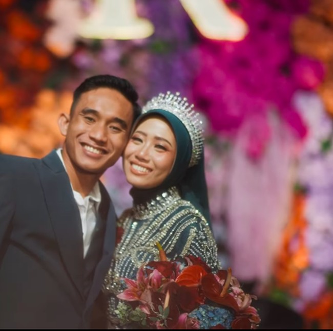 8 Foto Pernikahan Rizky Ridho dan Sendy Aulia, Tampil Glamor Saat Resepsi