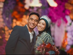 8 Foto Pernikahan Rizky Ridho dan Sendy Aulia, Tampil Glamor Saat Resepsi
