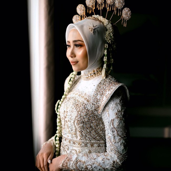 8 Inspirasi dari Pernikahan Rizky Ridho dan Istri, Kebaya Hingga Dekorasi Pesta