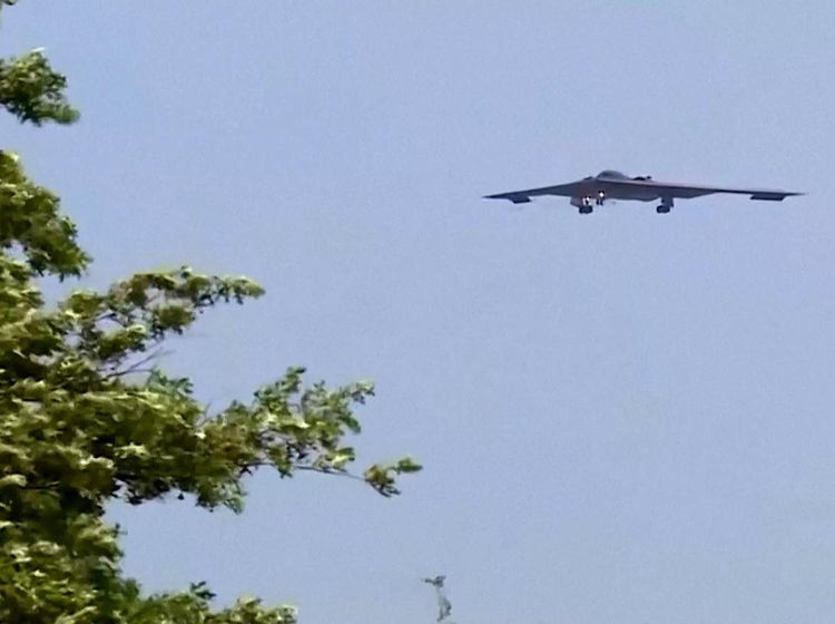 Potret Pesawat Siluman B-2 AS Pulang Usai Gempur Fasilitas Nuklir Iran