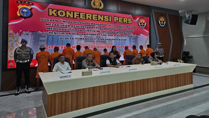 Polda Riau menggelar konferensi pers terkait kasus pembakaran di PT SSL, Kabupaten Siak, pada Senin (23/6/2025) di Mapolda Riau.
