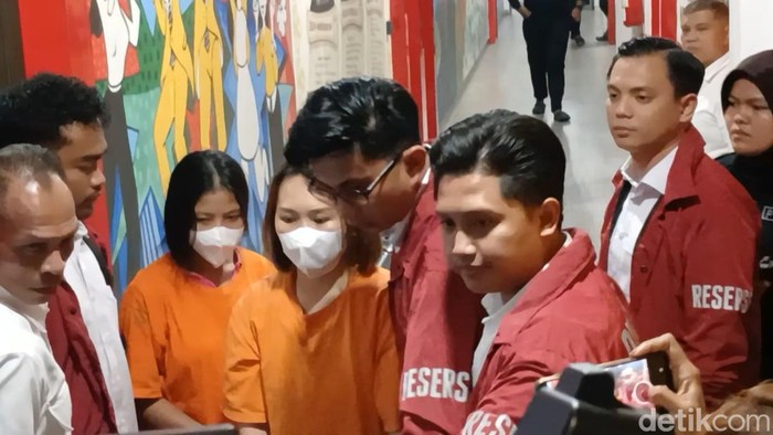 Polisi menetapkan dua orang sebagai tersangka kasus penganiayaan ART di Batam. (Alamudin Hamapu/detikSumut)