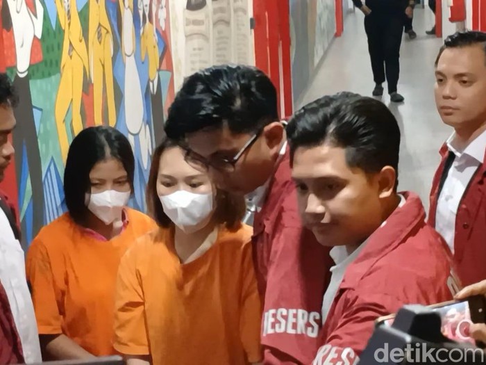 Polisi menetapkan dua orang sebagai tersangka kasus penganiayaan ART di Batam. (Alamudin Hamapu/detikSumut)