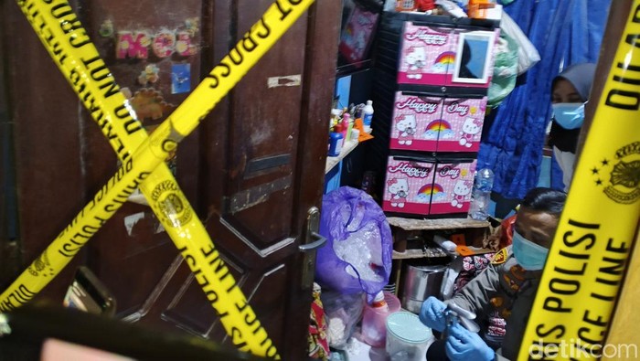Polisi menggerebek rumah diduga jadi tempat praktik aborsi ilegal di Sorong.
