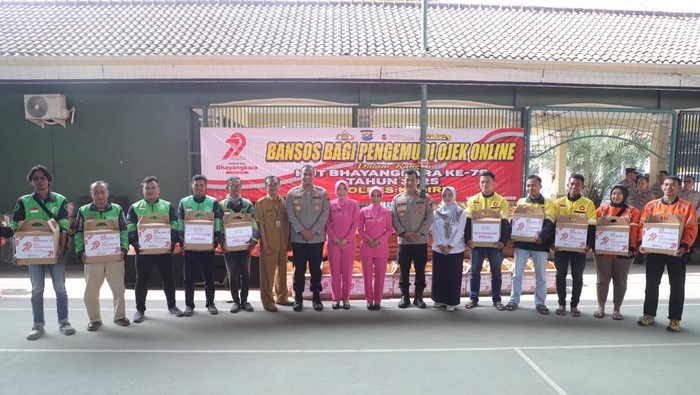 Polres Kediri gelar baksos ke ojol