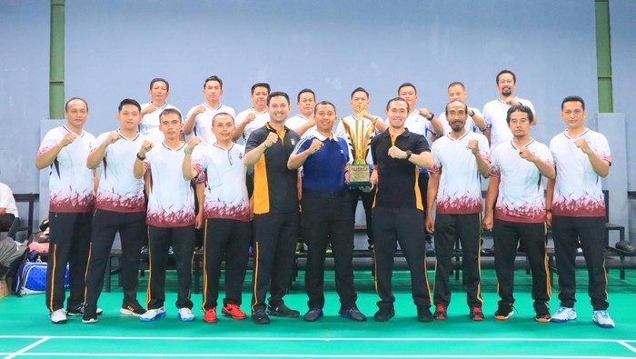 Polres Kediri Kota Sabet Juara 1 Turnamen Badminton Kapolda Jatim
