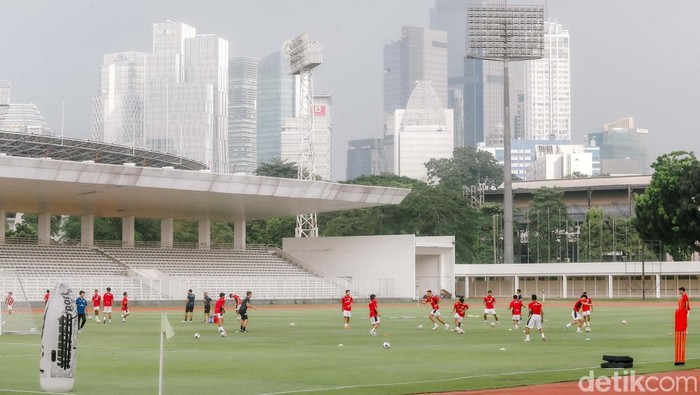 Timnas Indonesia U-23 menggelar sesi latihan terbuka di Stadion Madya, Jakarta Pusat, pada Senin (23/6/2025). Latihan ini digelar jelang keikutsertaan mereka di ajang Piala AFF U-23 2025 yang akan digelar pada 14-29 Juli mendatang.