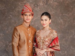 Gaya Serasi Pratama Arhan dan Azizah Salsha Dalam Balutan Pakaian Adat Minang Gaya Serasi Pratama Arhan dan Azizah Salsha Dalam Balutan Pakaian Adat Minang