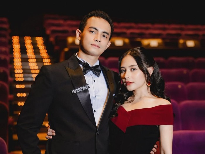 Prilly Latuconsina dan Omara Esteghlal