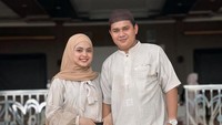 Putri Isnari mengaku suami mendukung kegiatannya di dunia hiburan. Suami lagi fokus sama usaha yang lagi dijalani, lagi mau ada proyek yang dijalani. Kalau aku lebih ke perbaiki diri, masih fokus berkarier masing-masing, ujarnya. (Foto: dok Instagram putriisnari3)