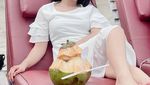 Putri Isnari Hobi Hangout, Santai Nikmati Es Jeruk hingga Strawberry Milkshake
