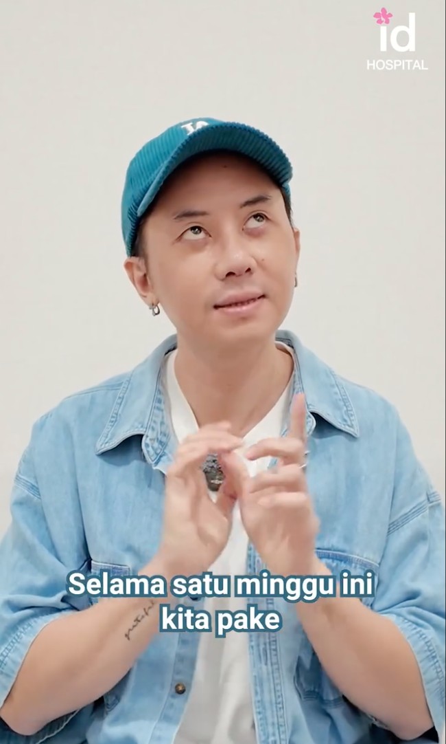 Dari video YouTube unggahannya diketahui bahwa Rafael menjalani operasi pada bagian hidung, bawah mata, dan dahinya agar lebih kencang. Ia juga menjalani fat graft untuk mengisi bagian smile line dan beberapa area wajahnya agar terlihat lebih fresh. Foto: Instagram/@rafaell_16