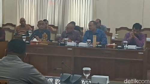 Rapat kerja Komisi I DPRD Bali, Senin (23/6/2025)