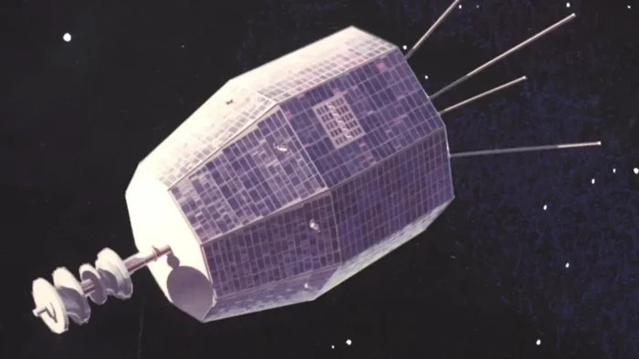 Relay 1 dan Relay 2 merupakan satelit komunikasi eksperimental yang didanai oleh NASA. Relay 1, yang diluncurkan pada tahun 1962, merupakan satelit pertama yang menyiarkan televisi dari Amerika Serikat ke Jepang dan Eropa, dengan transmisi pertama adalah Pembunuhan Kennedy. Relay 2 diluncurkan pada tahun 1964, tetapi hanya beroperasi dalam waktu singkat. Dia berhenti beroperasi pada bulan September 1965. Namun, transpondernya masih berfungsi hingga tahun 1967, ketika tidak terdengar lagi kabarnya.