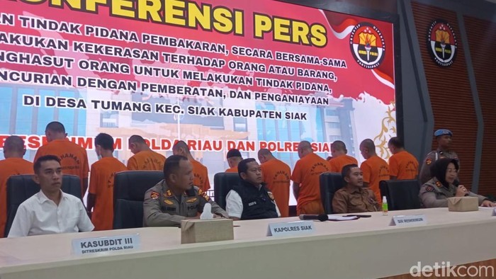 Rilis Polda Riau kasus pembakaran dan perusakan yang terjadi di Siak. (Raja Adil Siregar/detikSumut)