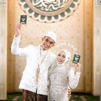 Rizky Ridho menikah dengan Sendy Aulia di Mesjid Al-Akbar, Surabaya pada Minggu (22/6/2025). Sebelumnya Rizky Ridho melamar Sendy Aulia pada Senin (2/12/2024). Foto: Instagram @rizkyridhoramadhani.