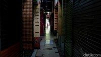 Pasar Taman Puring dulu ramai karena menjual barang branded dengan harga terjangkau lewat negosiasi.