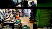 Kini, eksistensinya terancam akibat pergeseran ke belanja online.