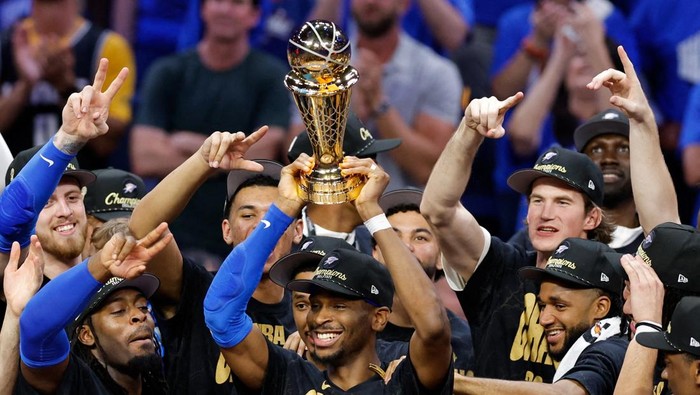 Jun 22, 2025; Oklahoma City, Oklahoma, USA; Oklahoma City Thunder guard Shai Gilgeous-Alexander (2) lifts the Larry OBrien Championship Trophy as the Oklahoma City Thunder celebrate after winning game seven of the 2025 NBA Finals against the Indiana Pacers at Paycom Center. Mandatory Credit: Alonzo Adams-Imagn Images TPX IMAGES OF THE DAY