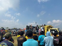 Protes Aturan ODOL, Ratusan Truk Padati Lapangan Kridosono Blora