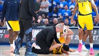 Bertanding di Paycom Arena, Senin (23/6/2025) pagi WIB, duel ini awalnya berlangsung ketat. Meski Pacers kehilangan Tyrese Haliburton yang cedera achilles di kuarter pertama. IMAGN IMAGES via Reuters Connect/Kyle Terada