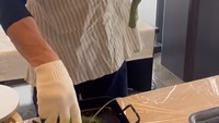 Uniknya, matcha di sini tak hanya disajikan sebagai minuman, tapi juga dapat diolah menjadi permen yang manis nan legit. Foto: Instagram/uji_chazuna