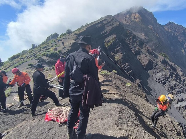 Juliana, Rinjani, & Pendakian RI 