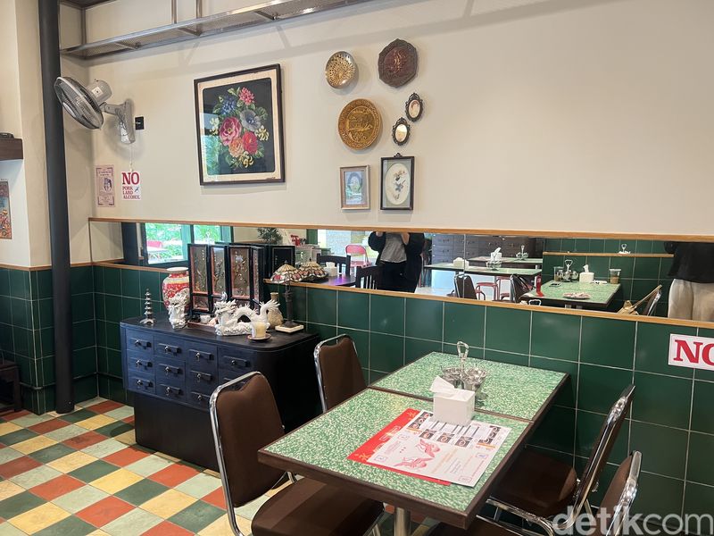 Tjahaja Abadi merupakan salah satu restoran China baru buka di Blok M yang menawarkan masakan china lengkap.