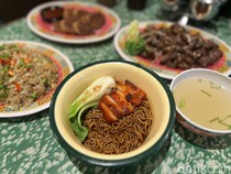 Tjahaja Abadi: Menikmati Mie Hong Kong hingga Sapi Saus Mongolia di Blok M