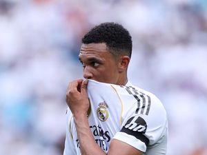 Alexander-Arnold Cedera Hamstring, Bisa Absen 6-8 Pekan