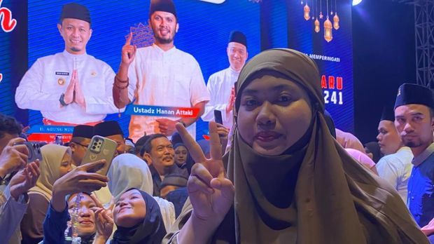 Rafah usai menerima hadiah umroh gratis