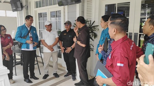 Disperinaker Badung saat melakukan verifikasi lapangan dari laporan PHK 157 karyawan di Finns Recreation Club, Kuta Utara, Badung, Senin (23/6/2025). (Agus Eka/detikBali)