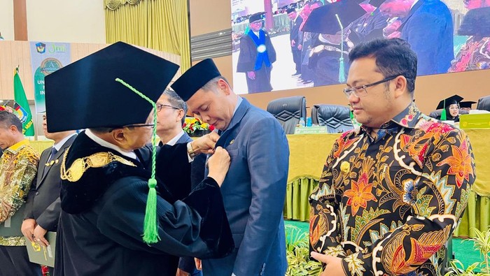 Dapat Pin Emas, Wabup Takalar Jadi Salah Satu Alumni Terbaik UMI