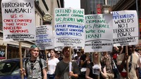 Mereka mendesak pemerintah untuk menempuh jalur diplomatik, bukan kekerasan. (REUTERS/Caitlin Ochs)  