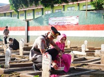 Polres Ponorogo Tabur Bunga di Makam Pahlawan Sambut Hari Bhayangkara