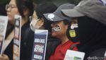 Aksi Cosplayer Tolak Energi Batu Bara di Kedubes Jepang