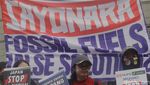 Aksi Cosplayer Tolak Energi Batu Bara di Kedubes Jepang