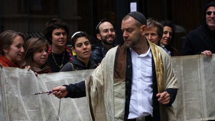 Amichai Lau Lavie: Rabi Queer yang Memprioritaskan Cinta