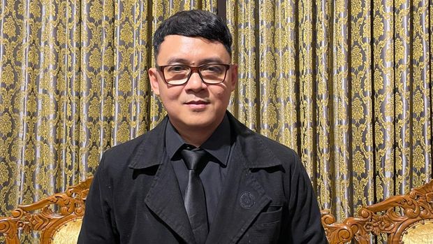 Ari Bias Ari Bias jumpa pers terkait kritik DPR terhadap putusan atas gugatannya terhadap Agnez Mo.