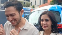 Biby Alraen berani muncul di media sosial dengan tanpa hijab berkat dukungan Rifky Balweel. Aku izin ke suami boleh gak aku buka, dia bilang kan aku memang gak nyuruh kamu. Aku mengakui istikamah itu berat banget, katanya. (Foto: febryantino nur pratama)