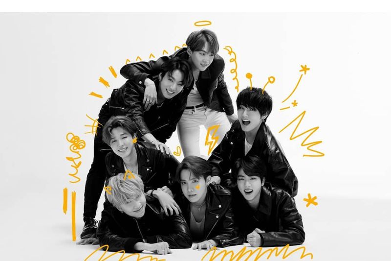 Foto boyband K-Pop BTS dalam perilisan album mereka di bawah manajemen BIGHIT MUSIC dan HYBE Labels.