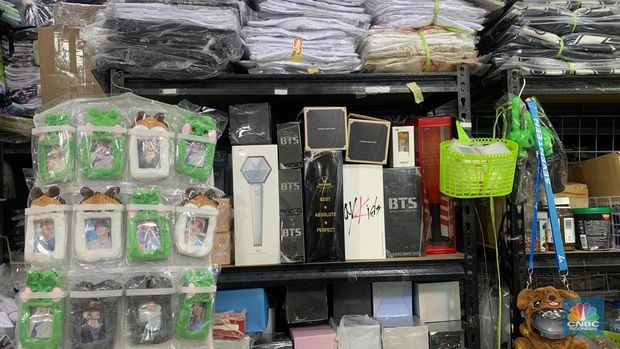 Demam K-pop dan K-drama masih ramai sehingga membuka peluang usaha dari lapak fanart hingga kursus bahasa Korea online. (CNBC Indonesia/Fergi Nadira)