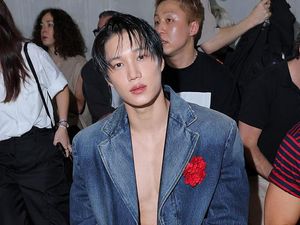 Adu Ganteng Kai EXO Hingga Win Metawin, Pamer Dada di Peragaan Busana Prada