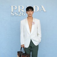Setelah pulang dari wajib militer, Lee Do Hyun menunjukkan eksistensinya di Milan Fashion Week 2025. Dia pun diharapkan untuk menjadi global ambassador terbaru Prada. Foto: Getty Images